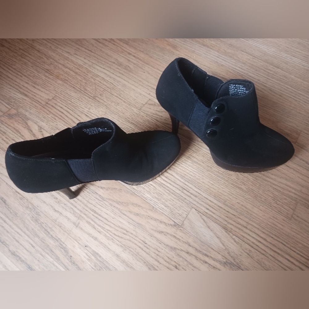 Unlisted platform slipon heels